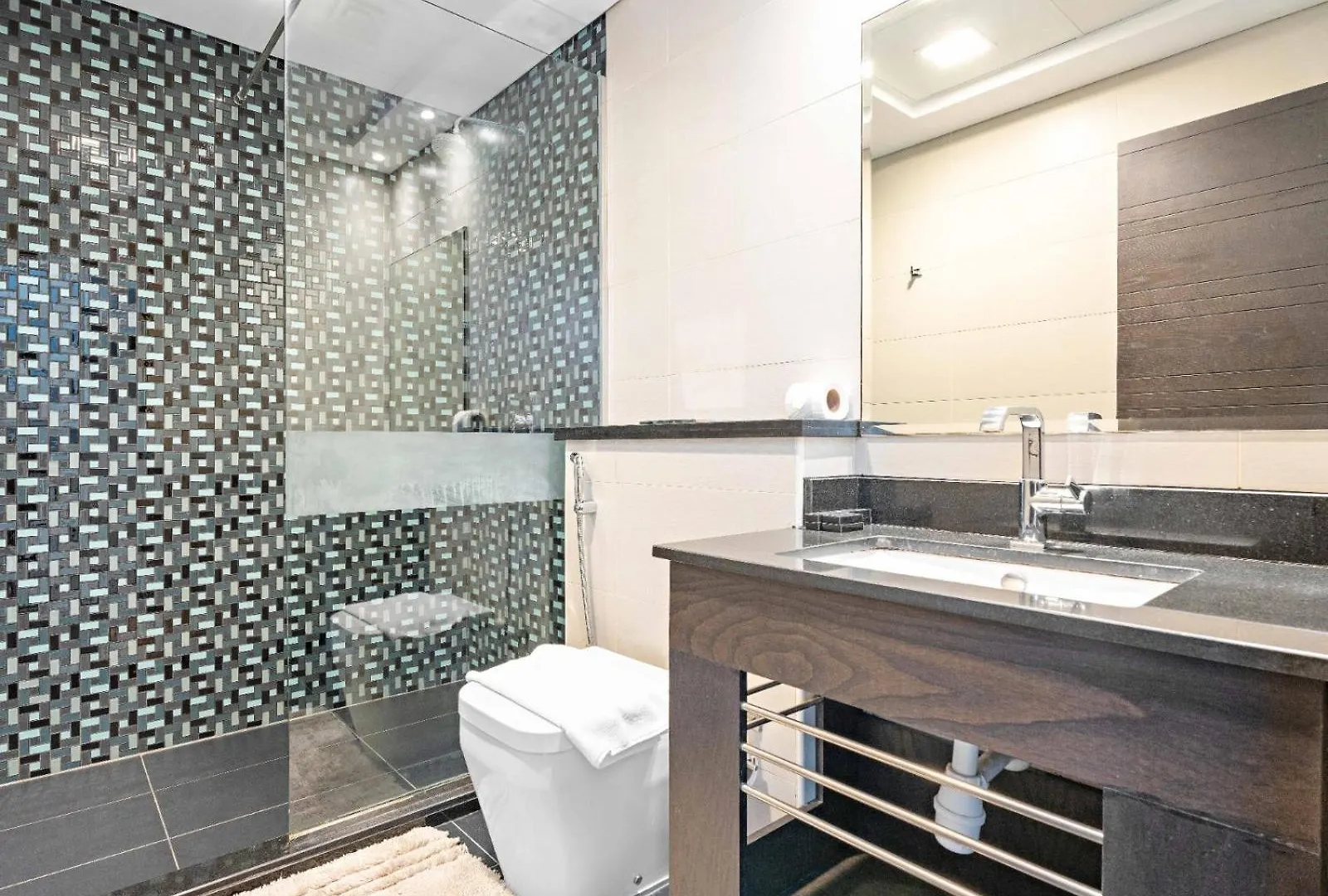 Appartamento Elegant 1Br With Breathtaking Sea Views -Cayan Tower, Unit 48 Dubai